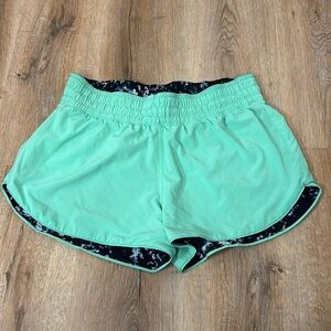 Lululemon Choose A Side Short *3" in Pixel Haze Multi Black/ Dragonfly in Size 8